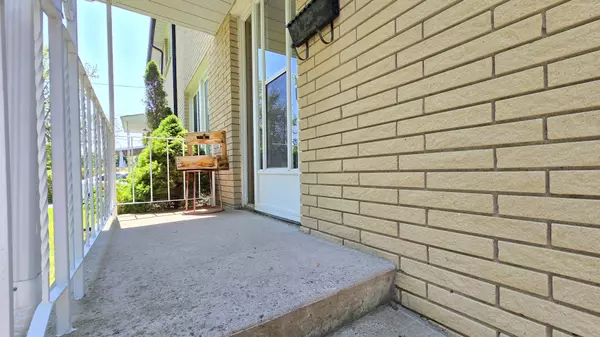 Kingston, ON K7M 3P5,7A BISHOP ST