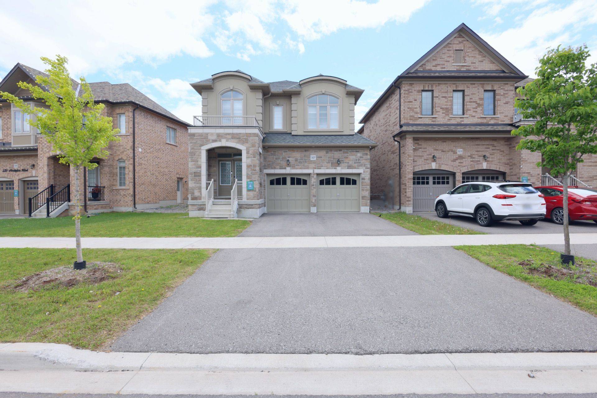 327 Northglen BLVD, Clarington, ON L1C 7E2
