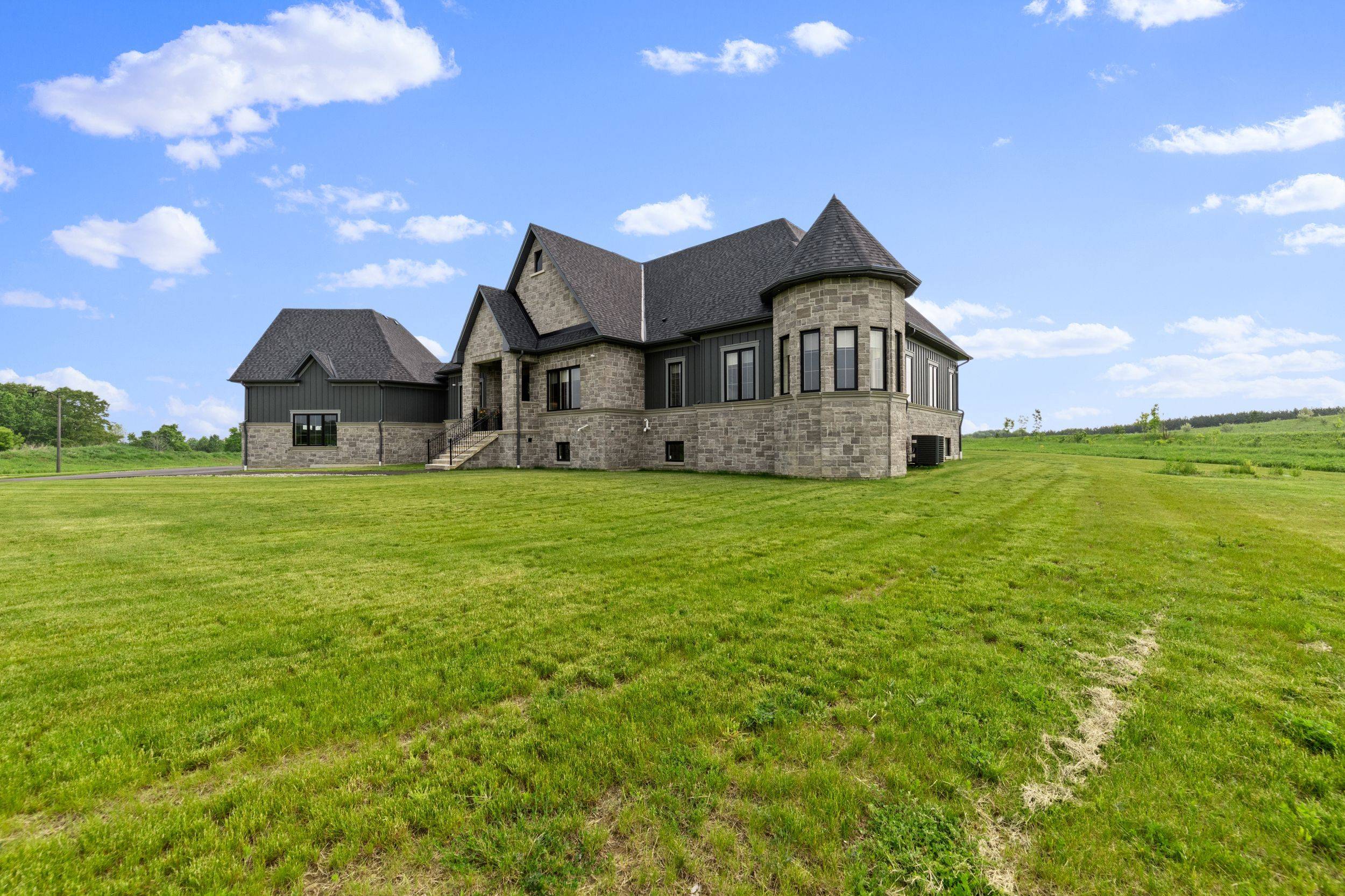 Caledon, ON L7E 4L5,91 Logan RD