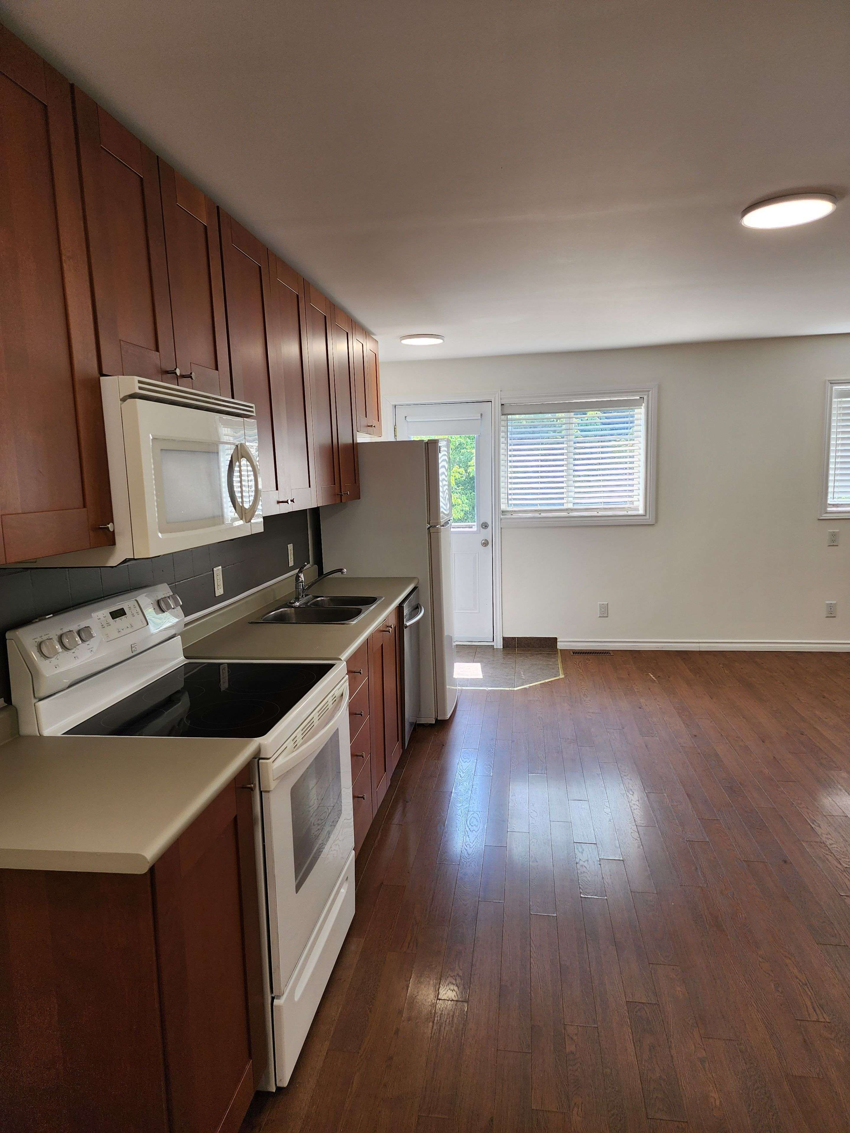 Milton, ON L9T 1S2,158 MILL ST #102