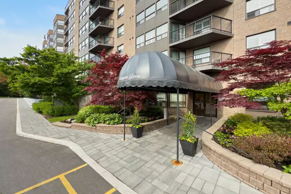 2 Raymerville DR #718, Markham, ON L3P 7N7