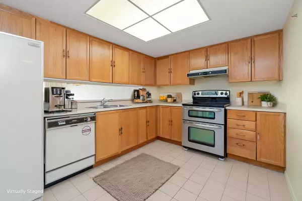Markham, ON L3P 7N7,2 Raymerville DR #718