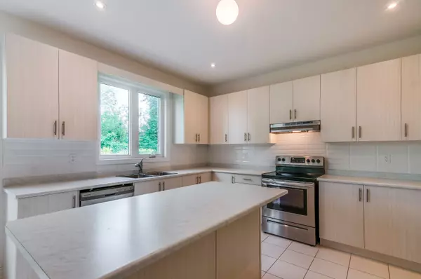 Collingwood, ON L9Y 3Y8,62 Kirby AVE