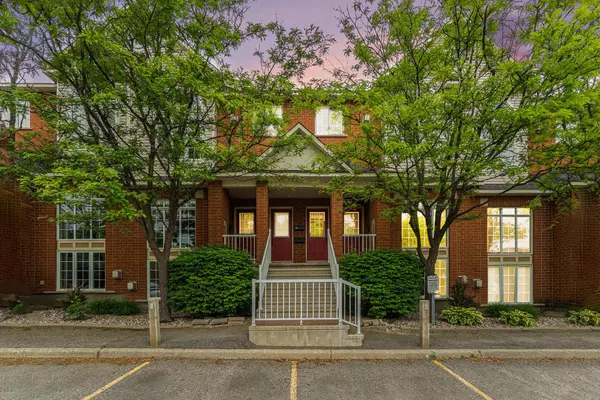 123 Gatestone Private, Beacon Hill North - South And Area, ON K1J 1K5