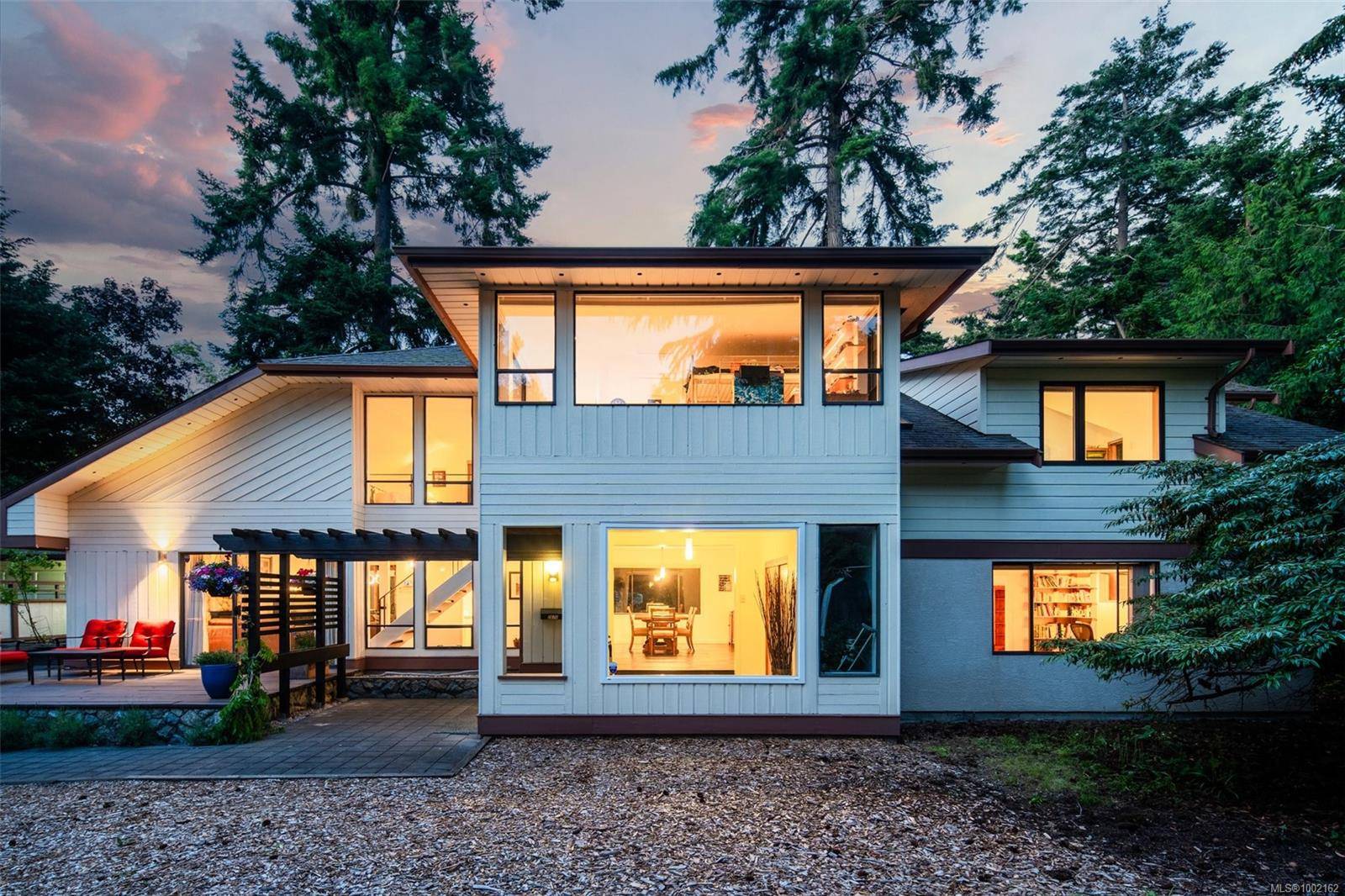 Saanich, BC V8N 1W6,2676 Arbutus Rd
