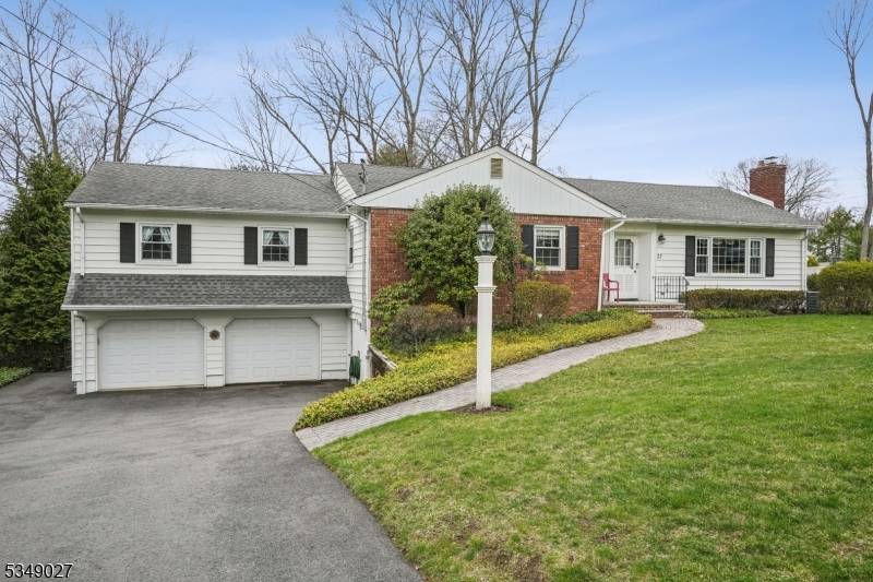 37 Brookwood Dr,  Wayne Twp.,  NJ 07470