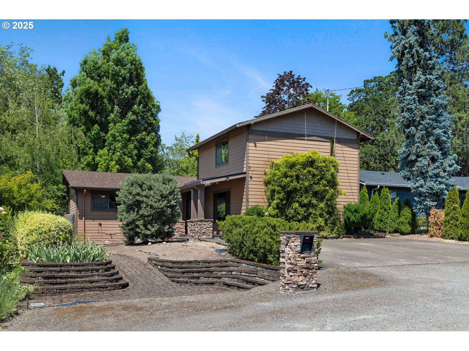 7555 SW SPRUCE ST, Portland, OR 97223