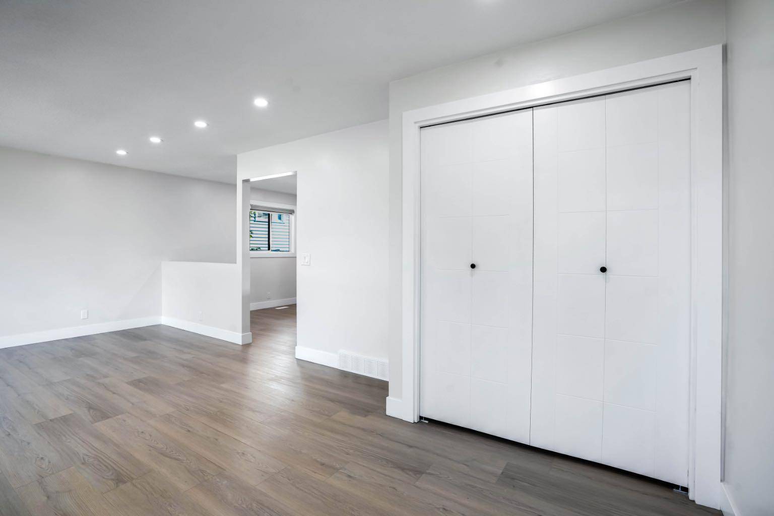 Calgary, AB T2Y 1Y3,16267 5 ST SW