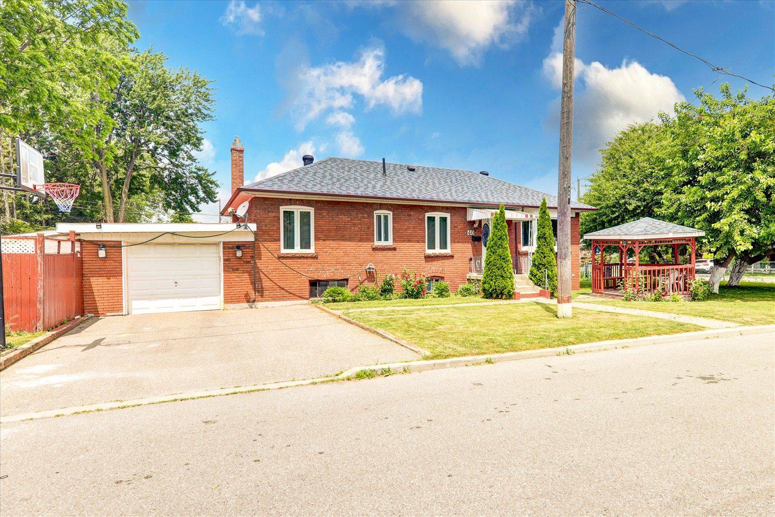 Toronto E04, ON M1K 4N8,40 Lombardy CRES