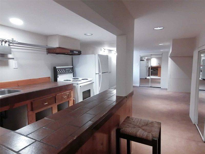Toronto E01, ON M4L 2Y7,70 Ashdale AVE #Lower