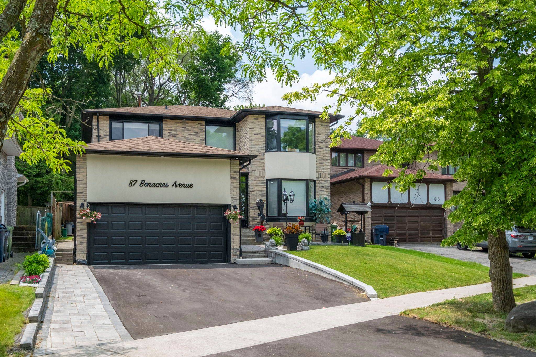 Toronto E10, ON M1C 3B8,87 Bonacres AVE