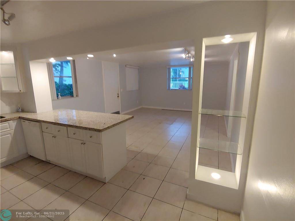 North Bay Village, FL 33141,1801 S Treasure Dr  #121