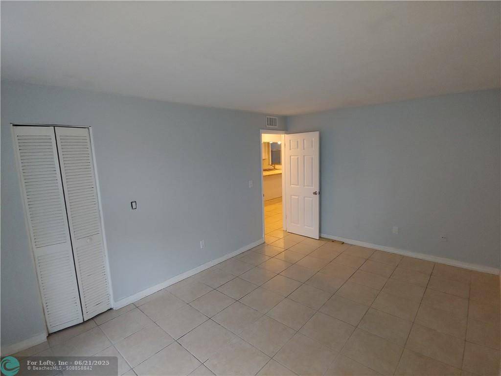 North Bay Village, FL 33141,1801 S Treasure Dr  #121