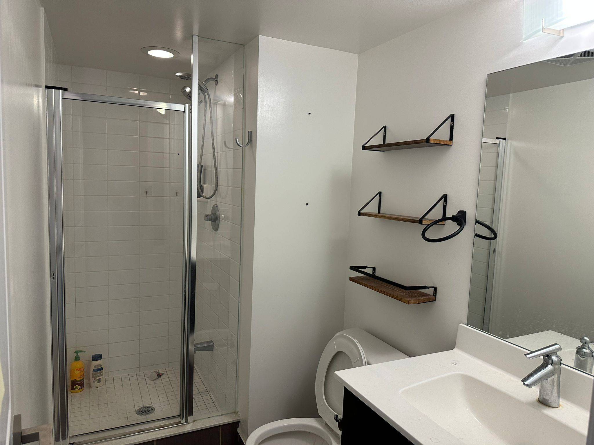 Toronto W05, ON M3J 0G6,1 De Boers DR #306