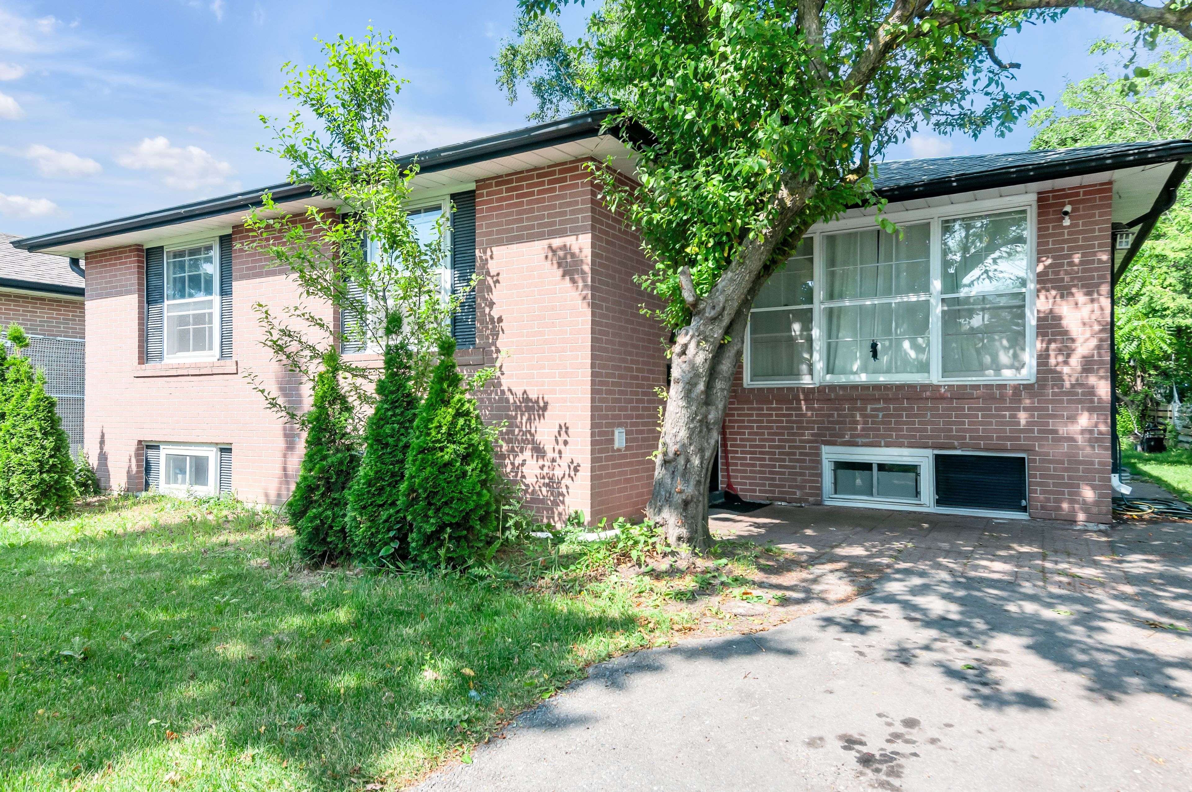 Brampton, ON L6T 3B8,9 Dowling CRES