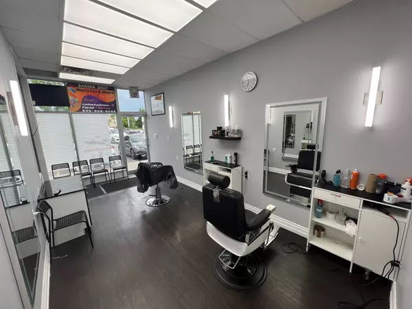 735 Twain AVE #11, Mississauga, ON L5W 1X1