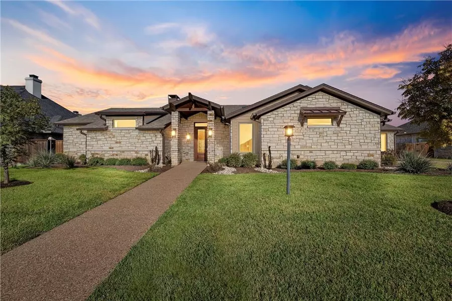313 Stone Manor Drive, Mcgregor, TX 76657