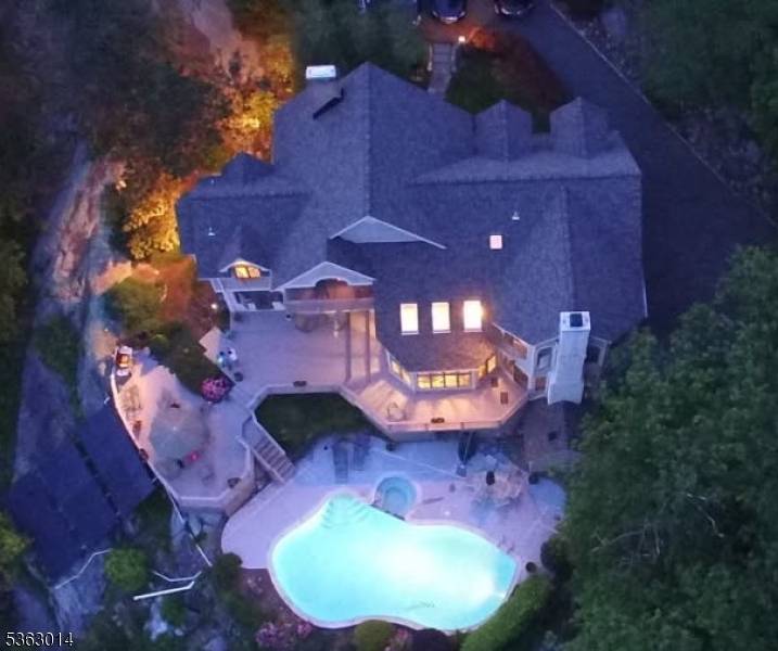 6 Summit Ter, Kinnelon Boro, NJ 07405