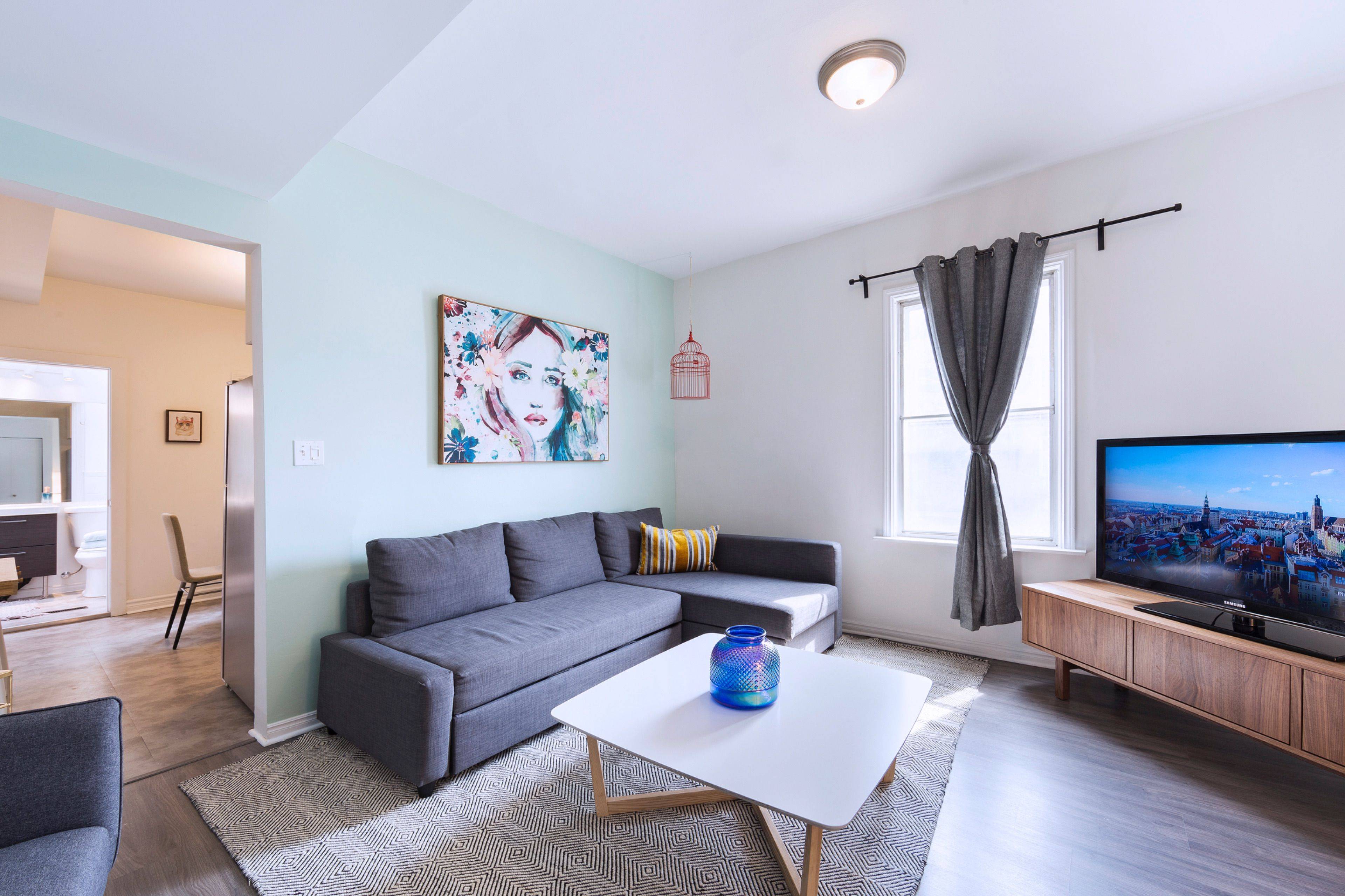 Toronto C01, ON M6J 2T2,1 Beatrice ST #2