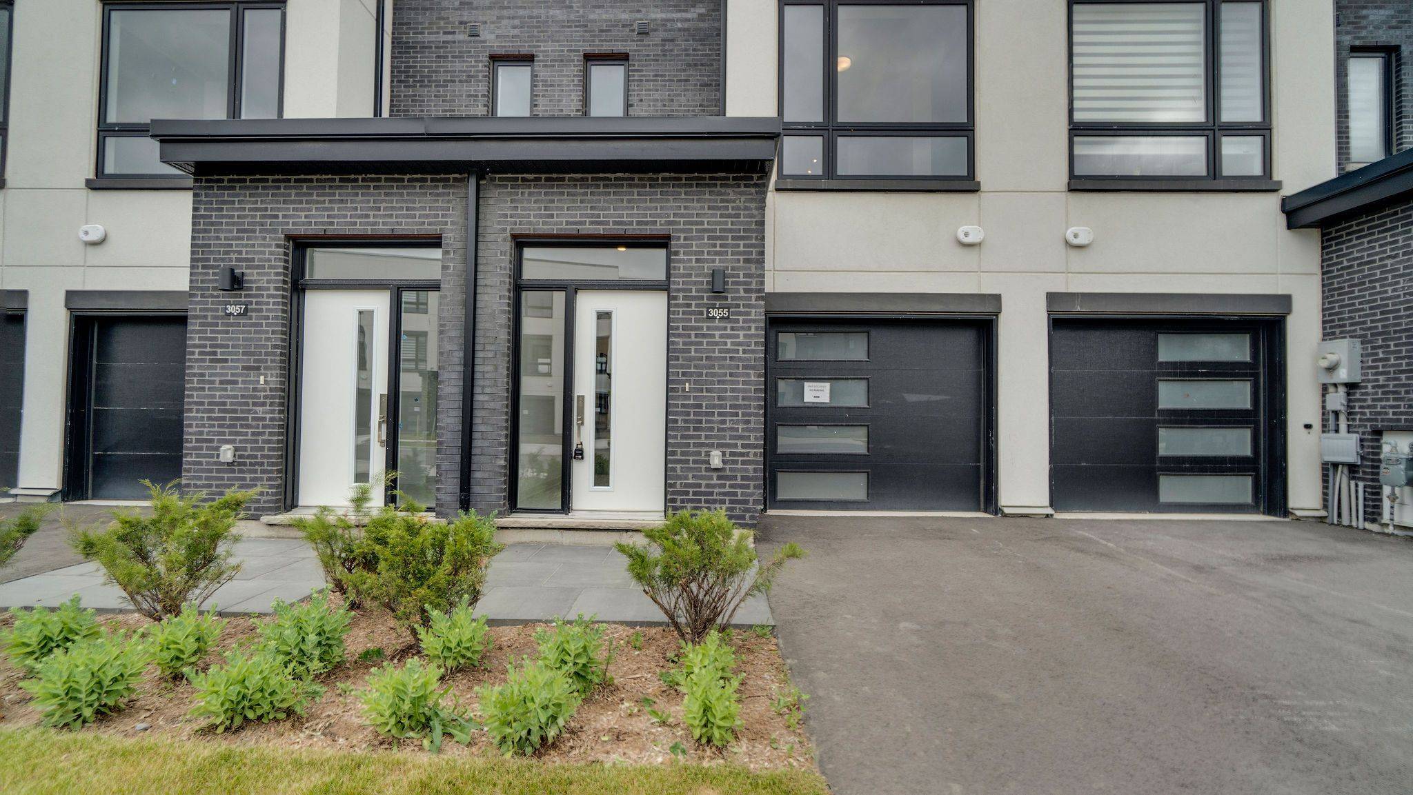 Oakville, ON L6M 4M2,3055 Trailside DR