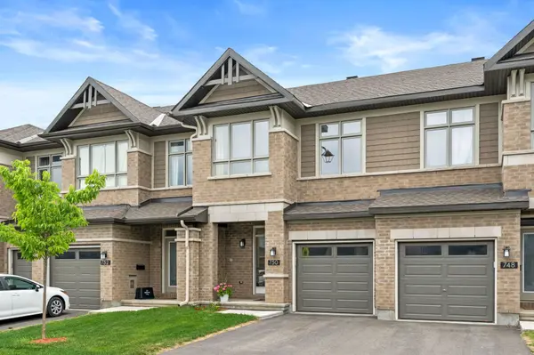 Blossom Park - Airport And Area, ON K1X 0H6,750 Miikana RD