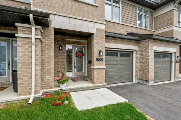 Blossom Park - Airport And Area, ON K1X 0H6,750 Miikana RD