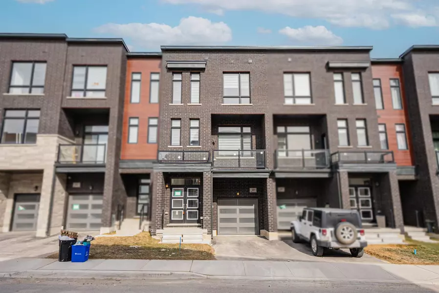 23 Paradox ST, Vaughan, ON L4L 1A7