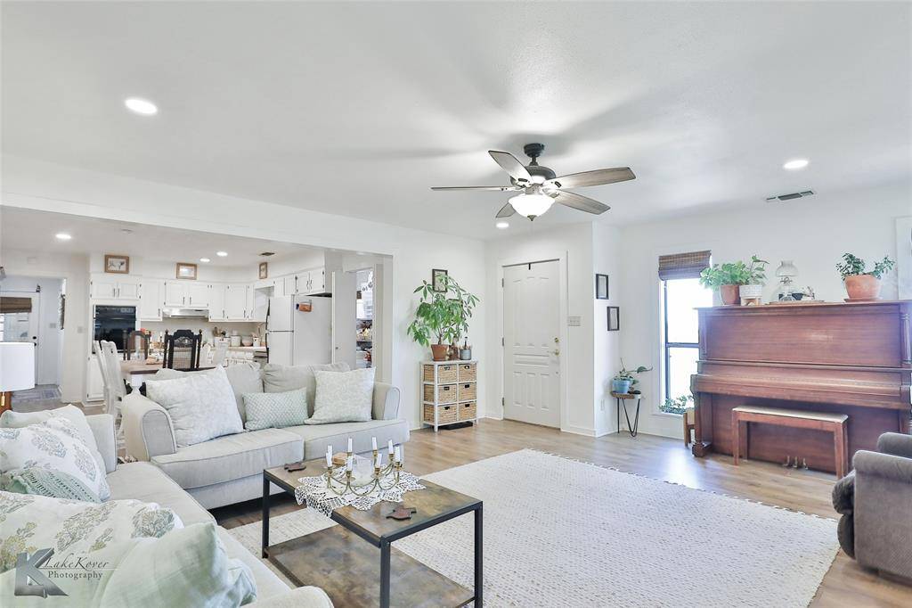 Wingate, TX 79566,817 S 153 Highway