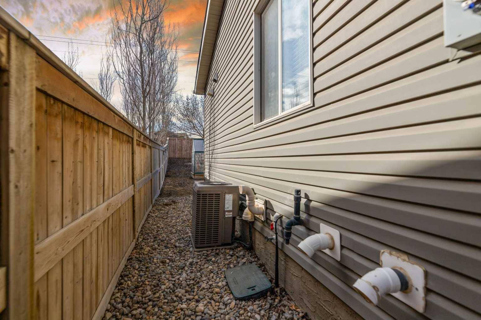 Chestermere, AB T1X0B4,120 West Creek Green