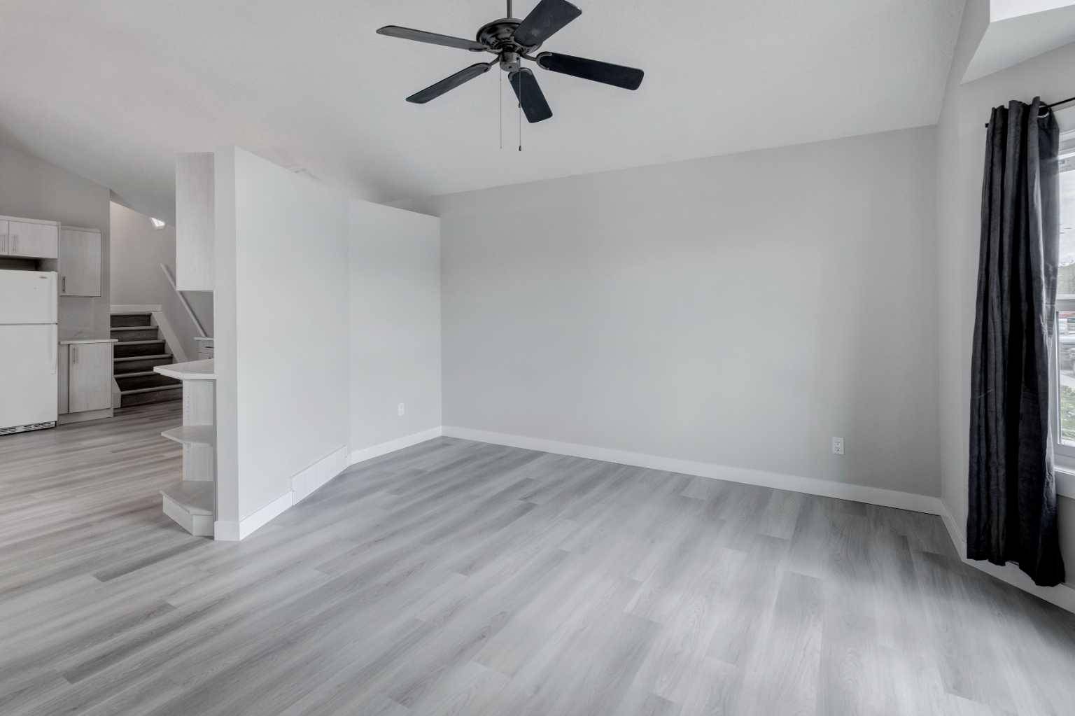Calgary, AB T2K 6J4,24 Hunterhorn CRES Northeast