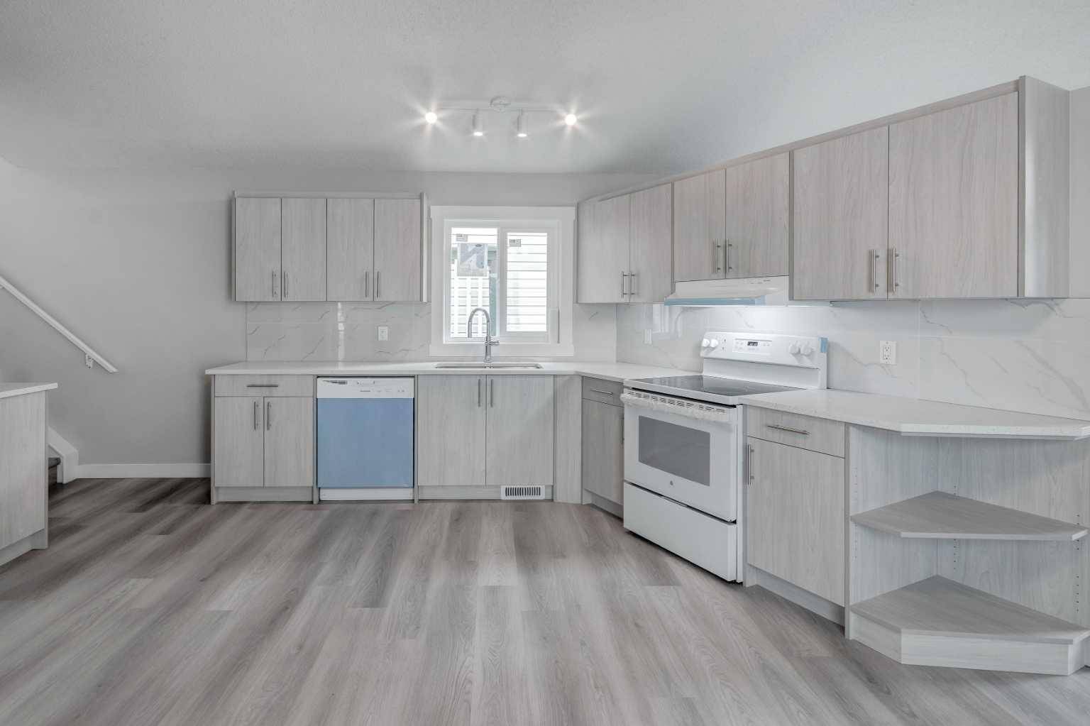 Calgary, AB T2K 6J4,24 Hunterhorn CRES Northeast