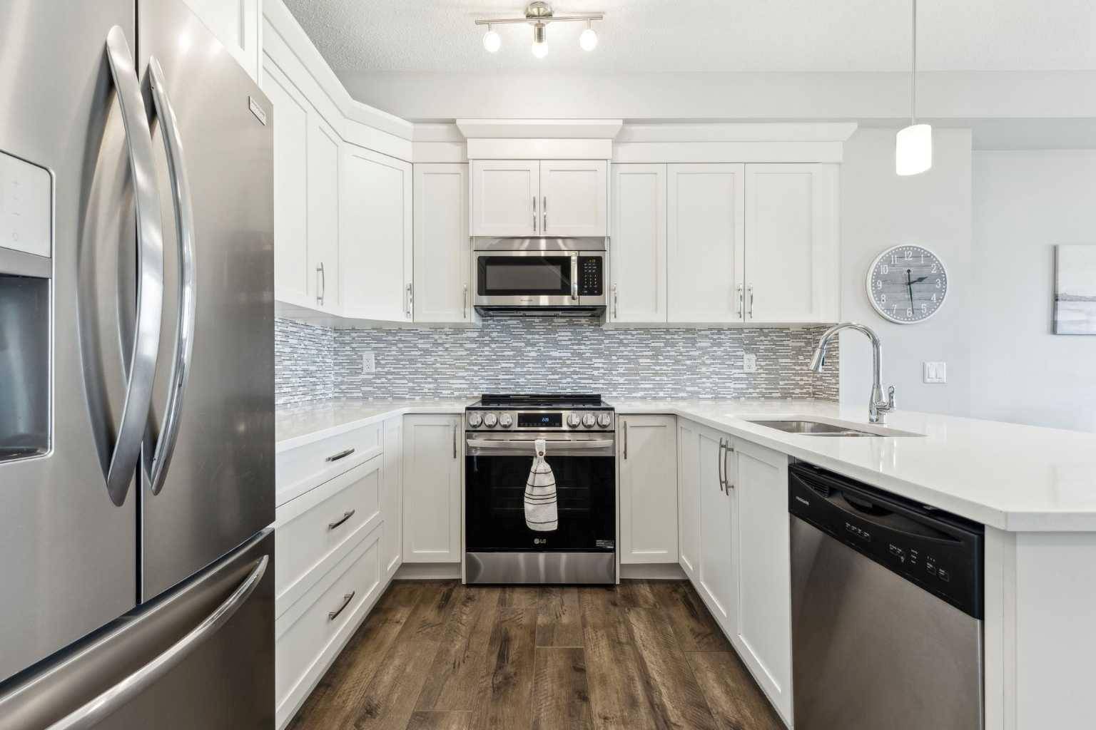 Airdrie, AB T4B 4C7,649 Hillcrest RD SW