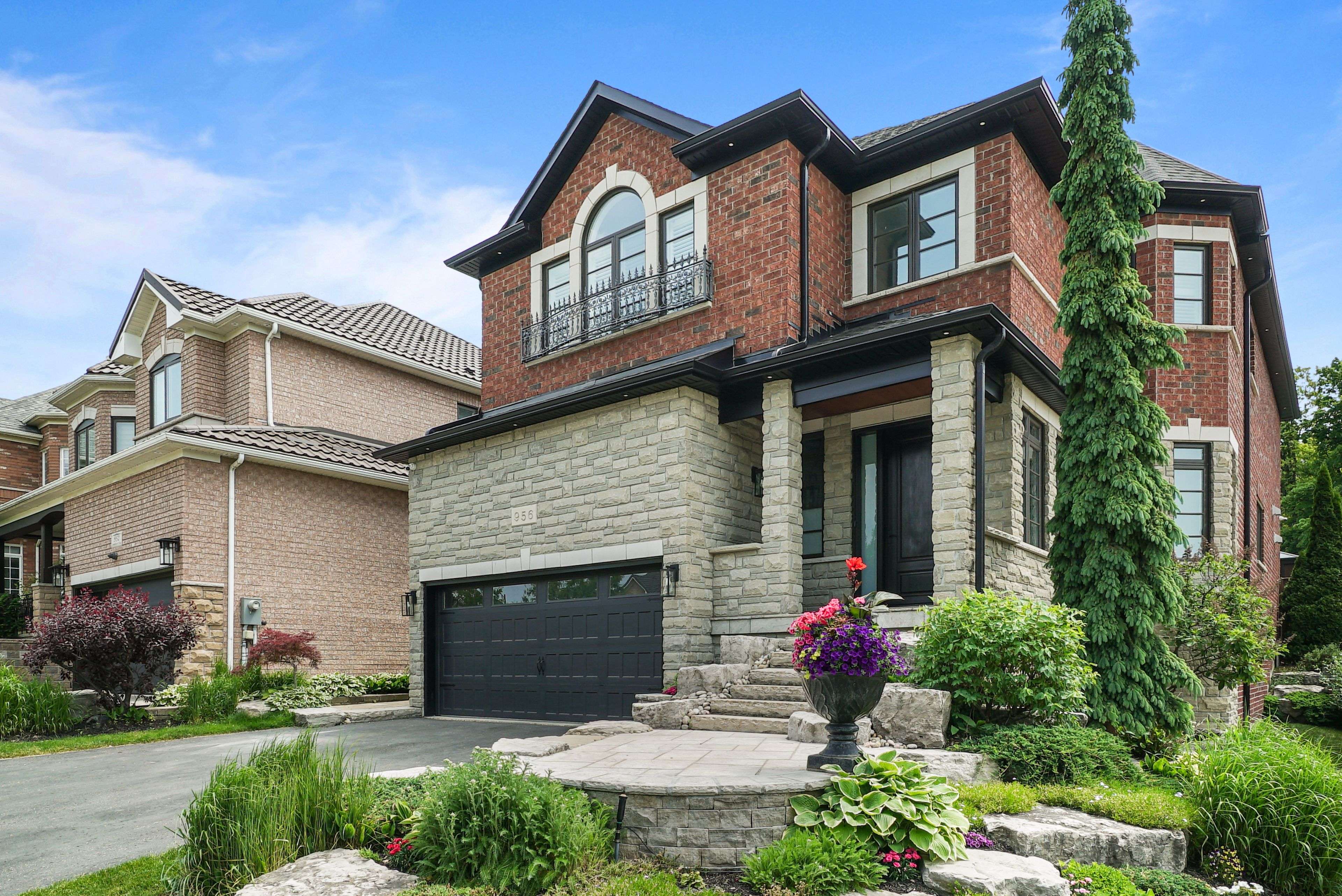 Mississauga, ON L5W 1S9,956 Sombrero WAY