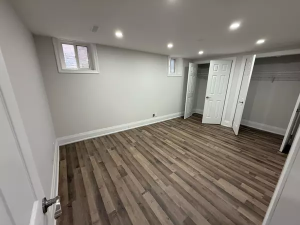 Mississauga, ON L5B 3W7,495 Fairview RD W