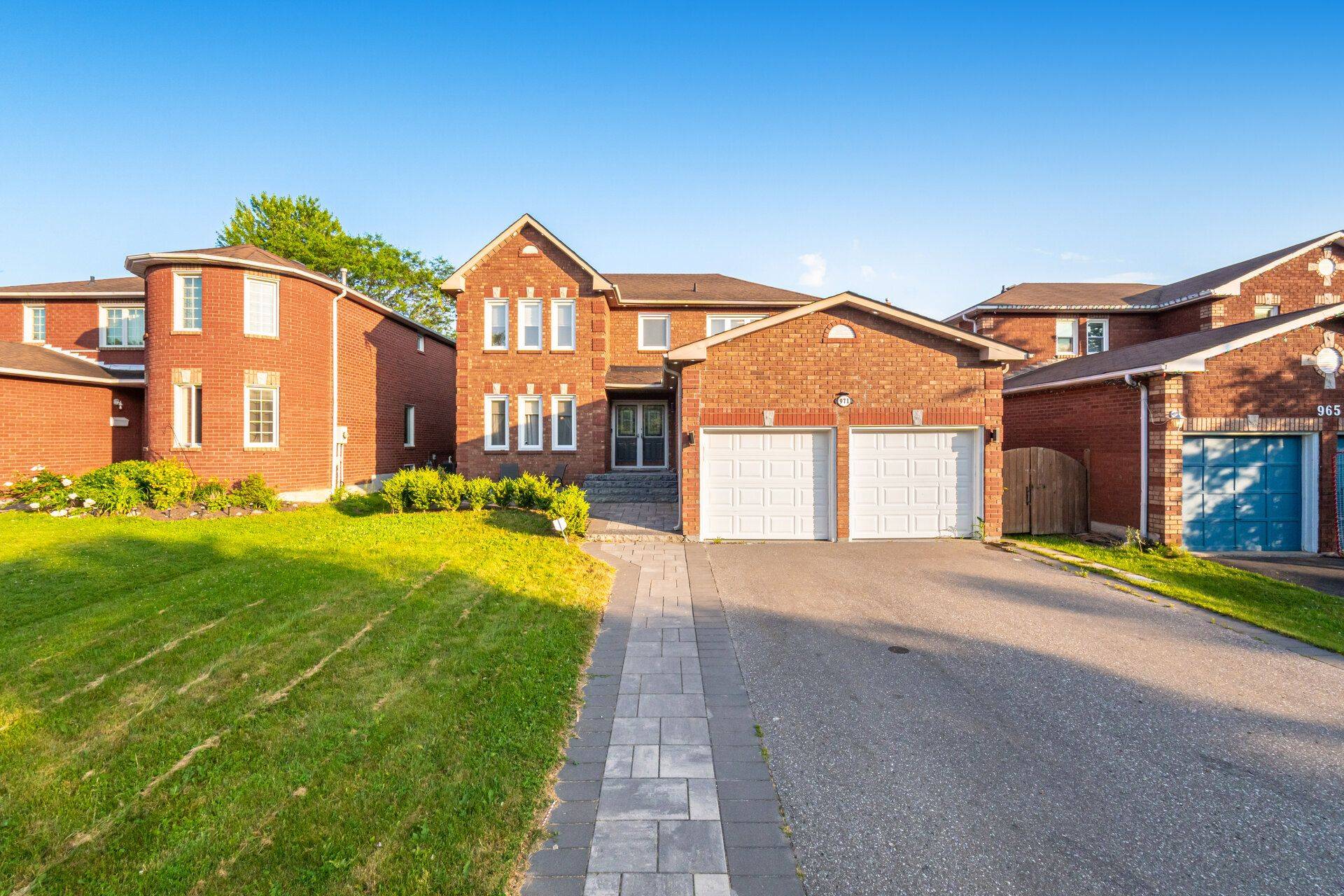 Oshawa, ON L1K 2H3,971 Thimbleberry CIR