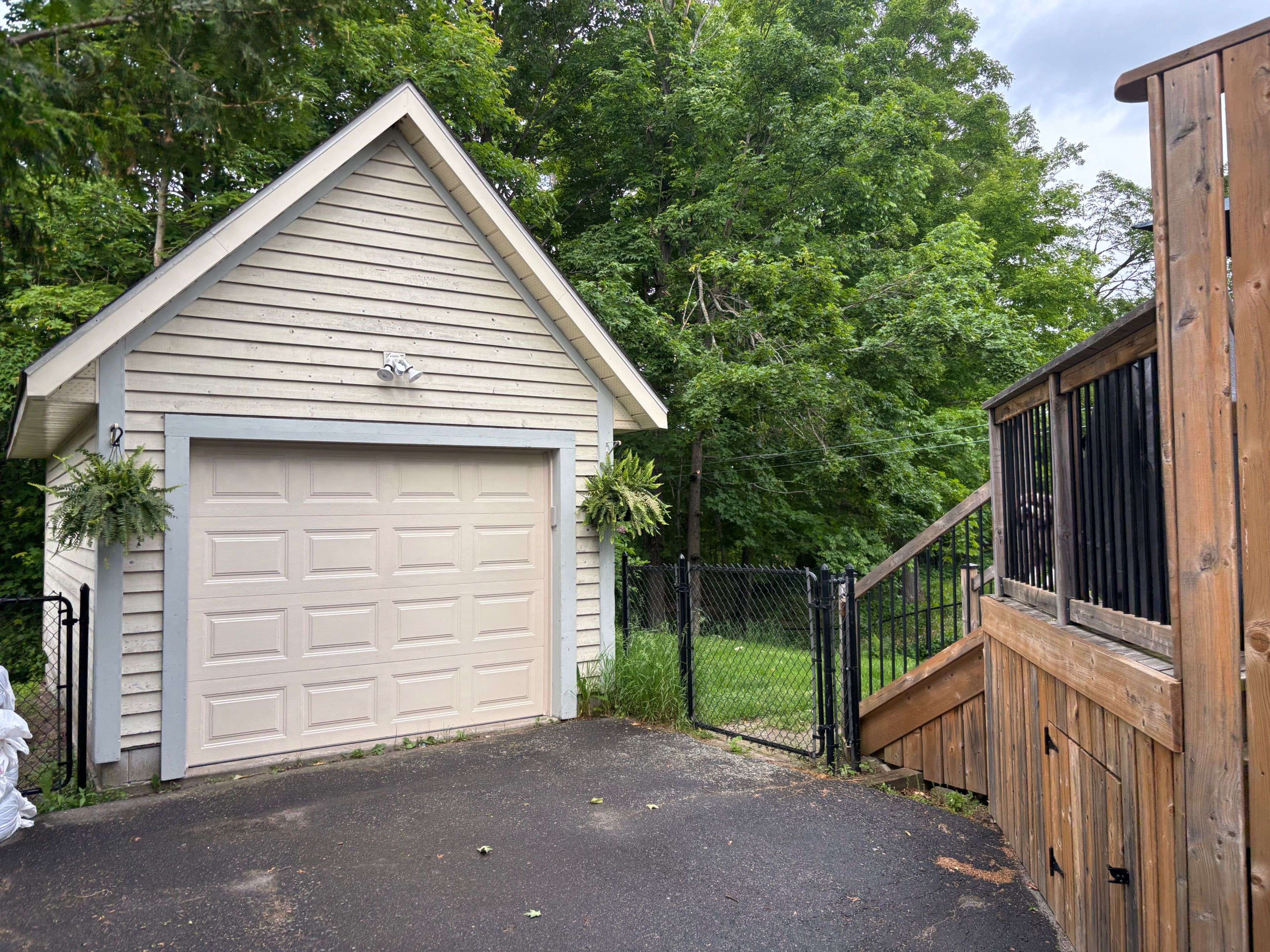 Bracebridge, ON P1L 1Y5,26 COATES AVE