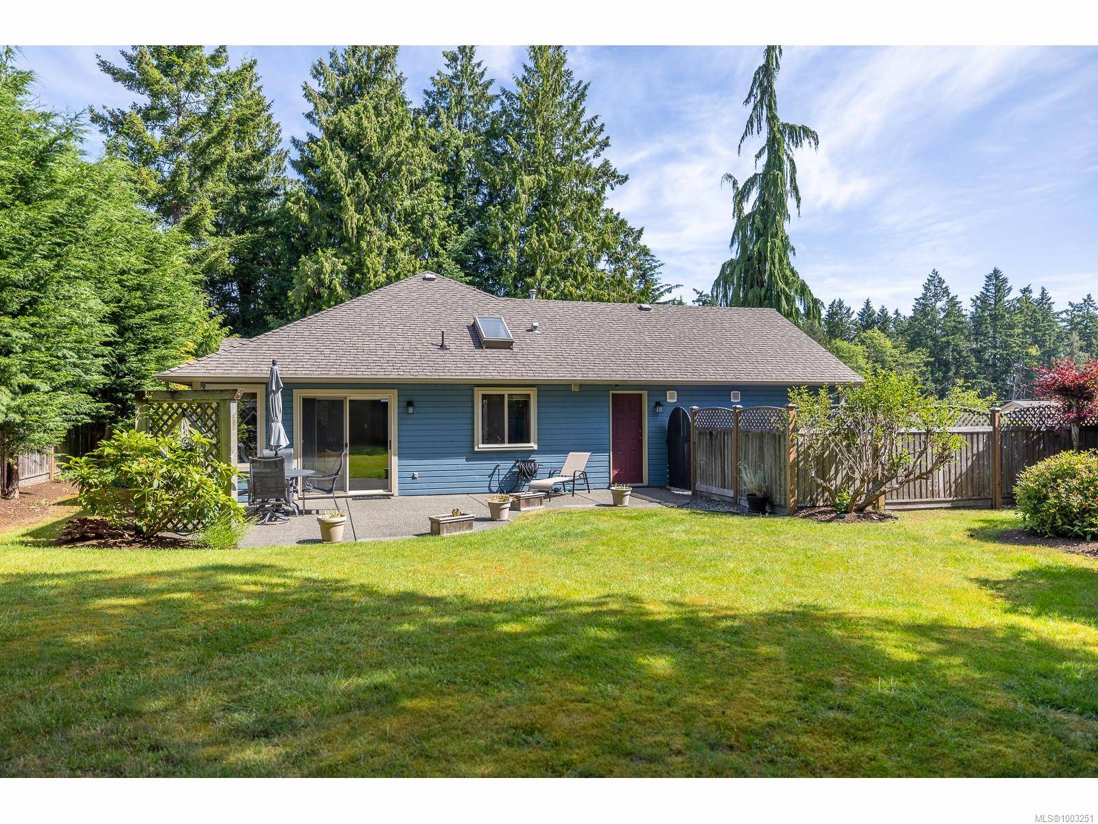 Qualicum Beach, BC V9K 1A1,585 HAZELWOOD Pl