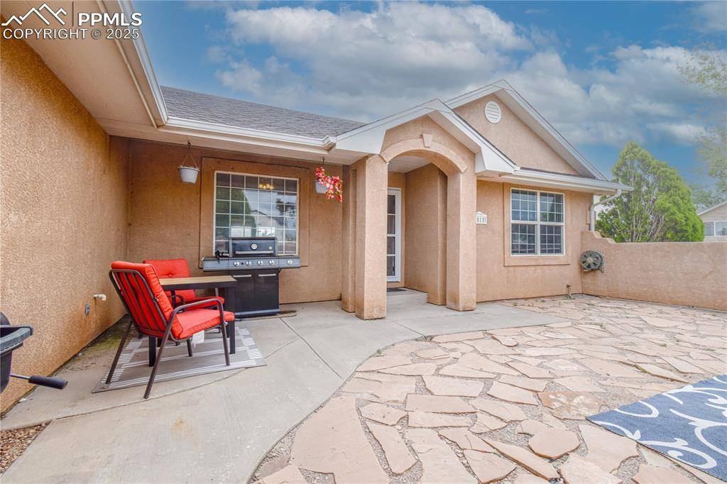 1015 S Rosa Linda DR, Pueblo, CO 81007