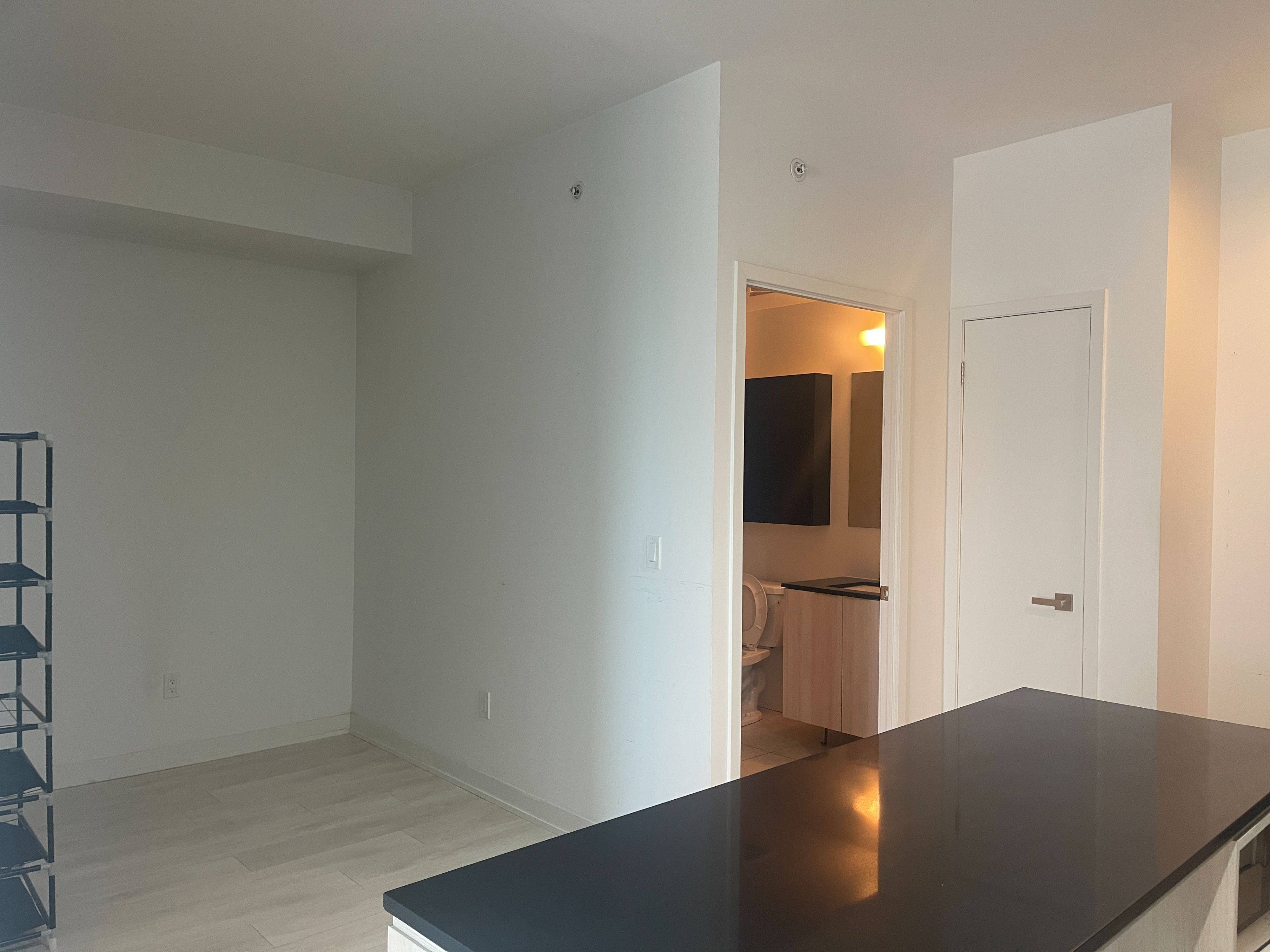 Toronto C06, ON M3H 0C8,31 tippett RD #919
