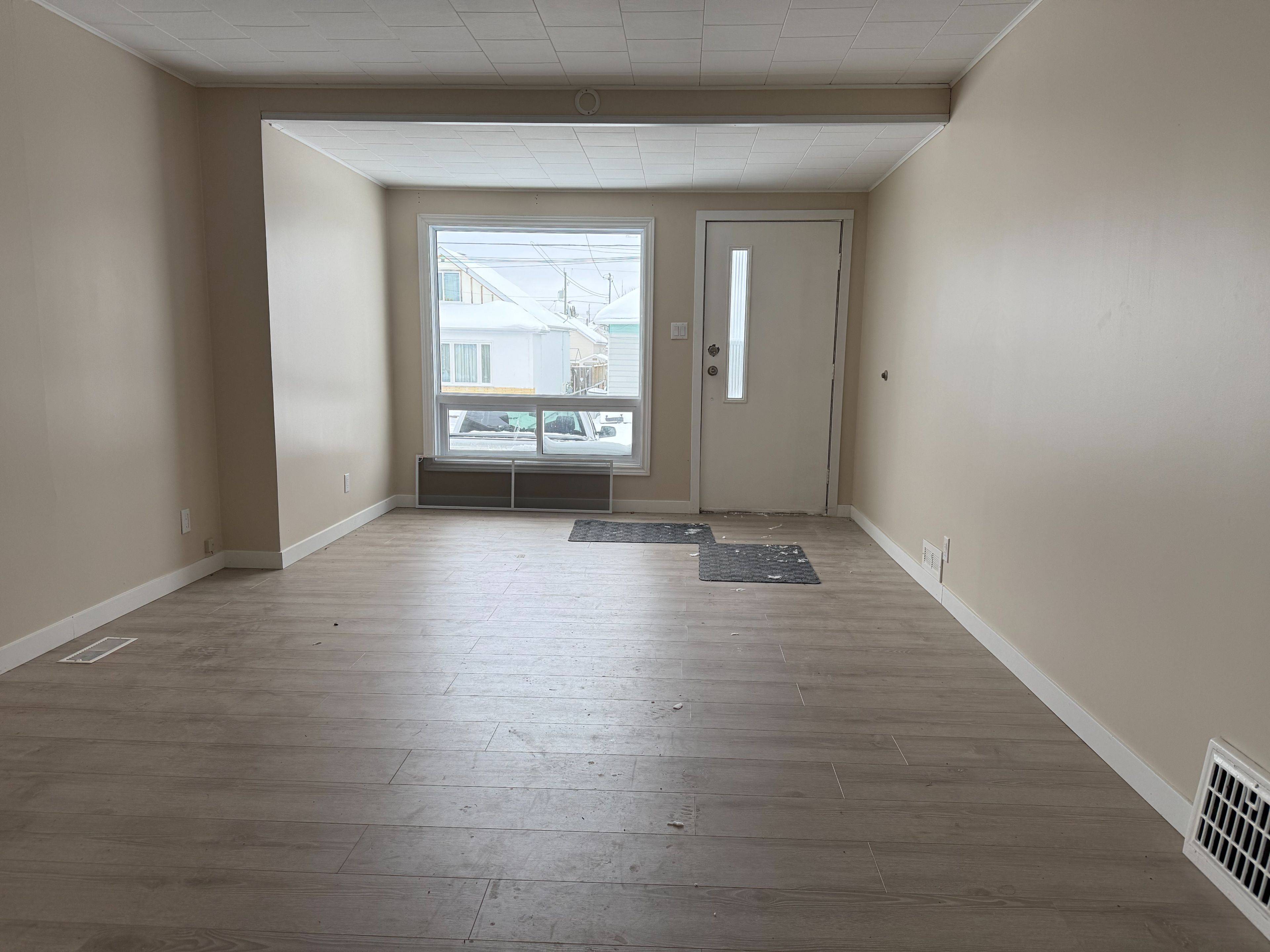Timmins, ON P4N 1Z5,343 Maple ST S