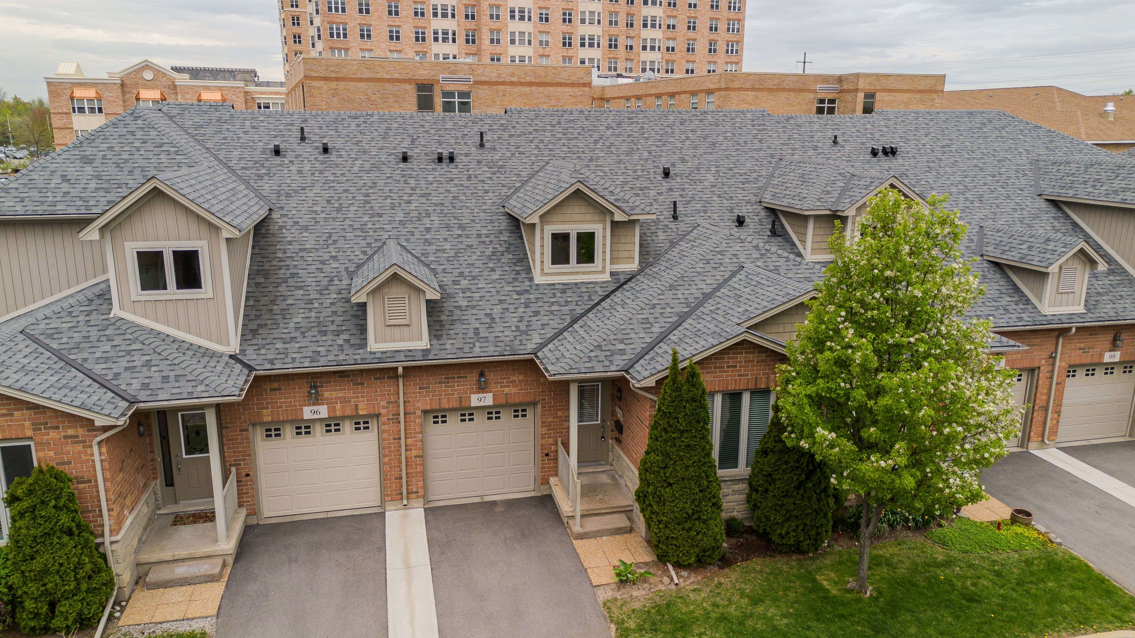 Burlington, ON L7M 0A1,2125 Itabashi WAY #97