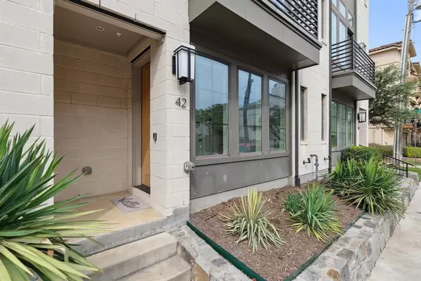 Dallas, TX 75204,3200 Ross Avenue #42