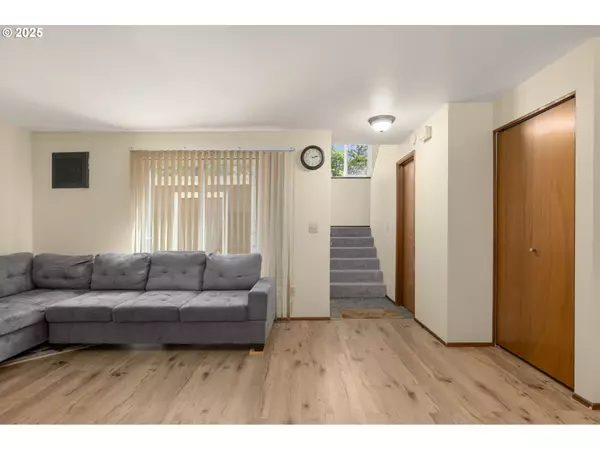 West Linn, OR 97068,1618 VILLAGE PARK PL