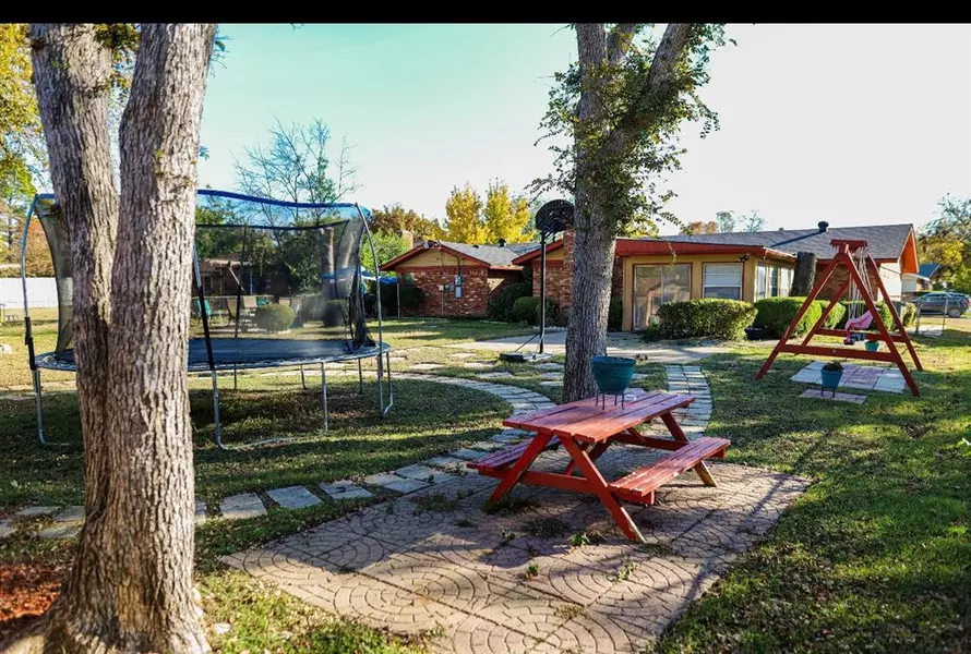 6917 Jewell Avenue, Fort Worth, TX 76112