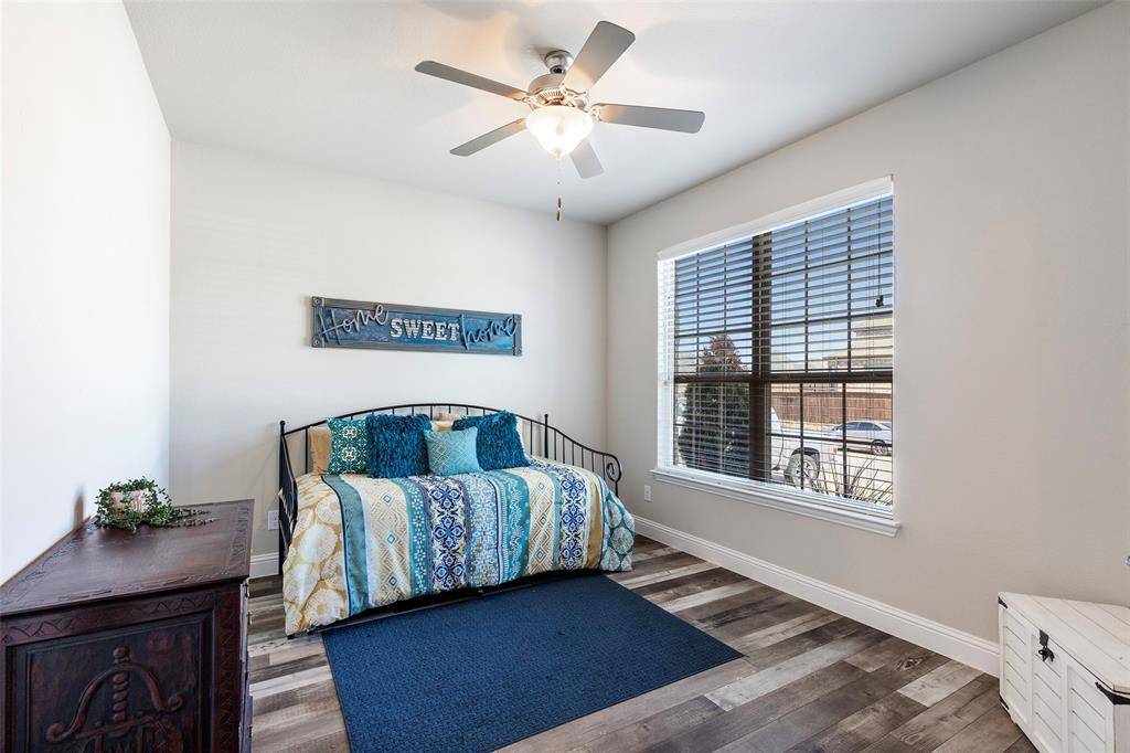 The Colony, TX 75056,5841 Willow Lane
