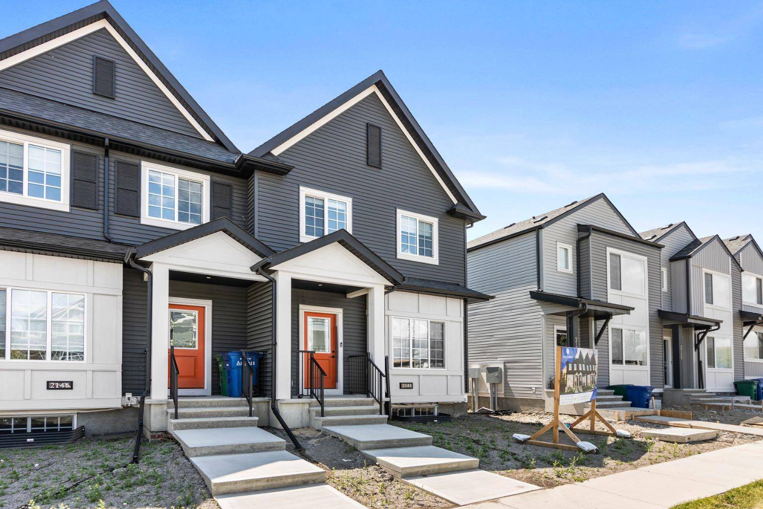 Airdrie, AB T4B 5N3,2141 Bayview DR Southwest