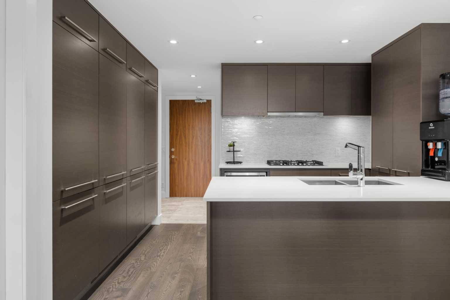 Calgary, AB T2P 1N4,1025 5 AVE SW #106