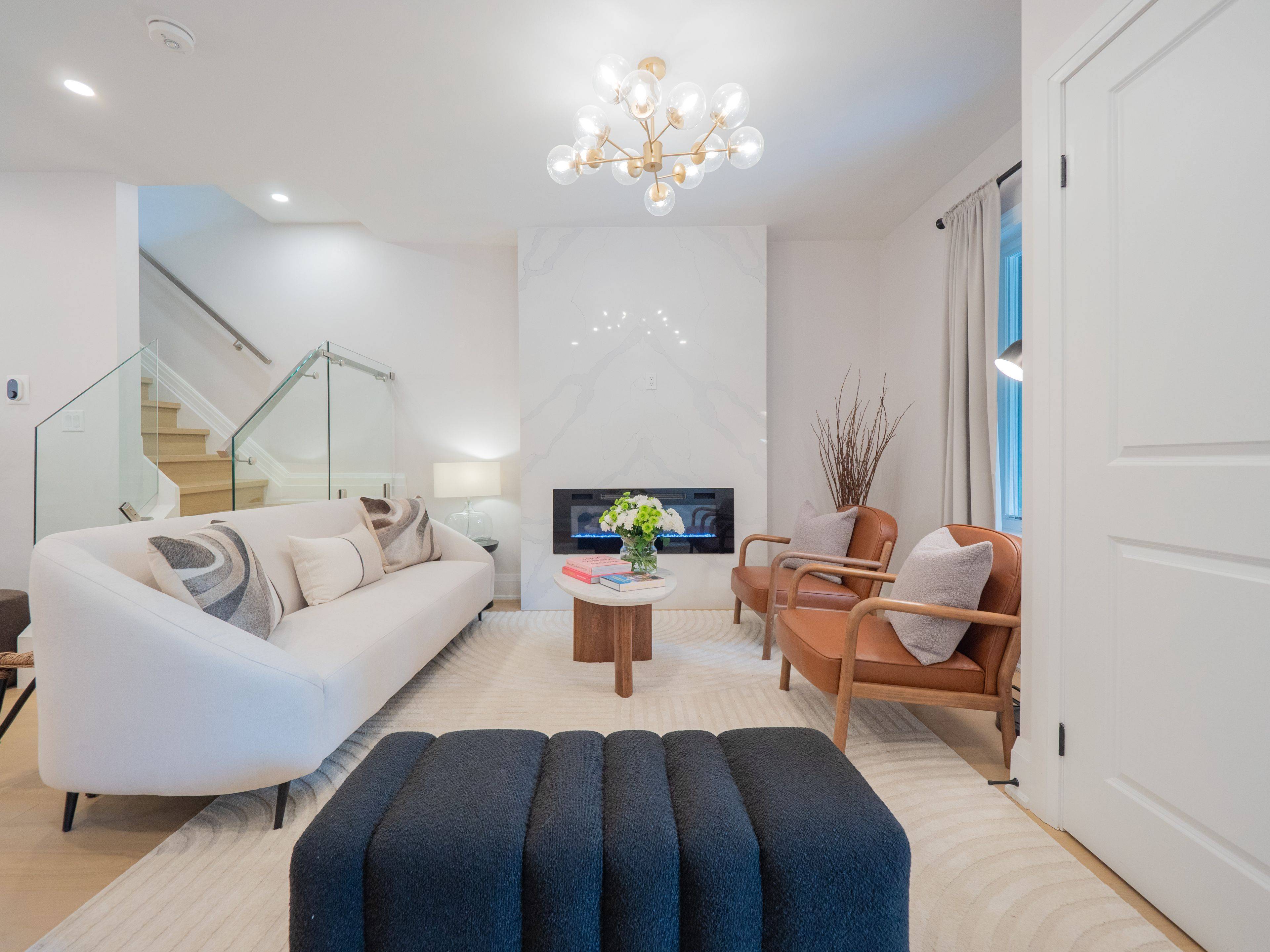Toronto E01, ON M4K 1H3,18 Millbrook CRES