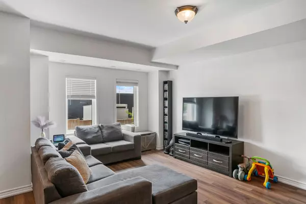 Whitby, ON L1N 0L5,1020 Dunsley WAY N #2