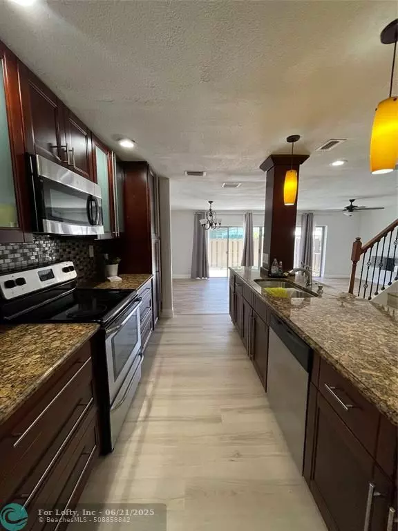 Plantation, FL 33324,8216 NW 8th St #3